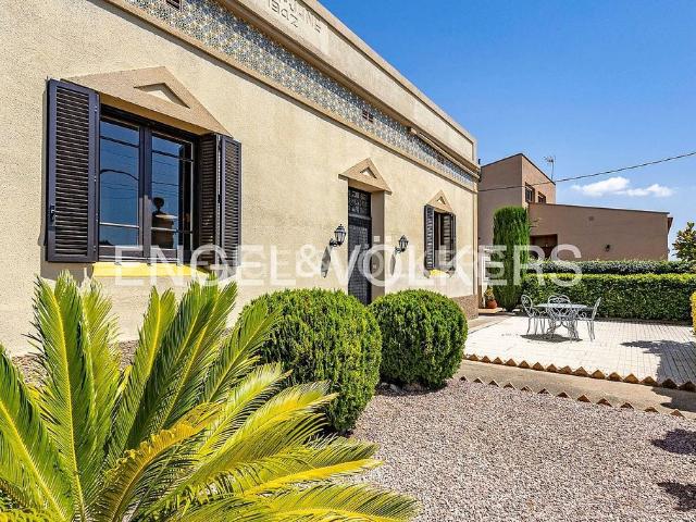 Chalet en venta en Llorenç del Penedès, de 263 m² 4 habitaciones por 280.000
