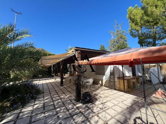 Chalet en venta en Lucena, Las Vegas Campoaras. Venta de villa en Lucena. Chalets.