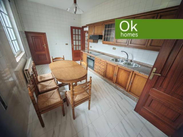 Chalet en venta en Lugo, Parroquias del Este. CHALET, IMPECABLE, CERO HUMEDADES. Chalets.