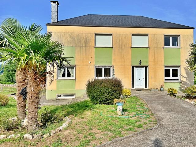 Chalet en venta en Lugo, Parroquias del Oeste. Se vende chalet listo para entrar a vivir a 2km de Lugo. Chalets.
