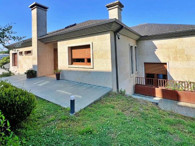 Chalet en venta en Lugo, San Roque As Fontiñas. EXCLUSIVIDAD, DISEÑO Y CONFORT EN UN ESPECTACULAR CHALET EN LUGO. Chalets.