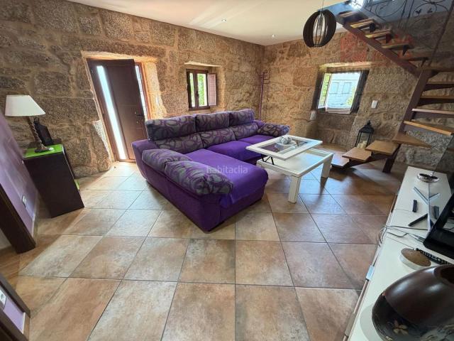 Chalet en venta en Moaña. Casa de piedra en Moaña con finca, a tan solo 350 metros del mar y del centro. Chalets.