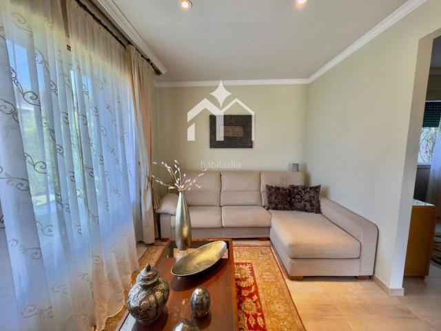 Chalet en venta en Moaña. Chalet premium con piscina, placas solares y gran privacidad. Chalets.