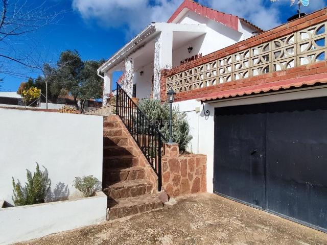 Chalet en venta en Moixent. CHALET A LA VENTA EN CUMBRES DE VALENCIA MOGENTE. Chalets.