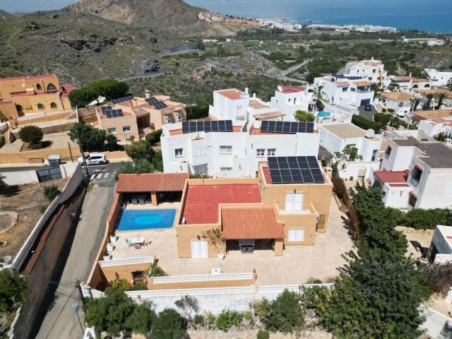 Chalet en venta en Mojácar, El Palmeral. Villa orientada al sur en Mojácar piscina privada, vistas panorámicas y ubicación privilegiada. Chalets.