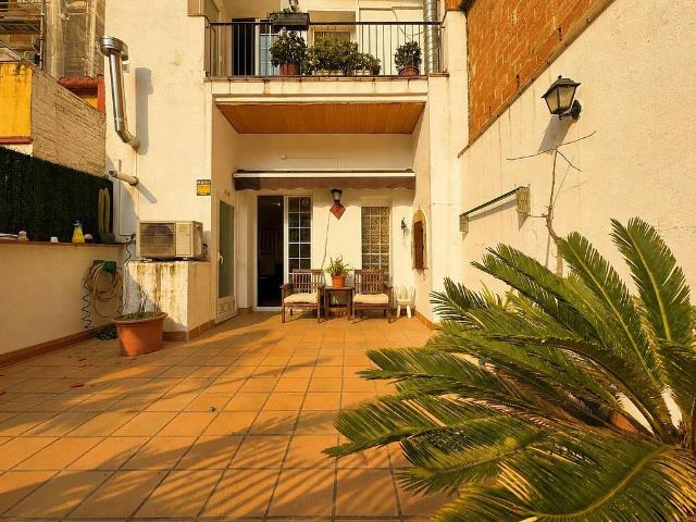 Chalet en venta en Molins de Rei, de 244 m² 4 habitaciones por 589.000