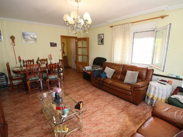 Chalet en venta en Mombeltrán. INMOBILIARIA TASARENAS VENDE CHALET EN MOMBELTRAN. Chalets.