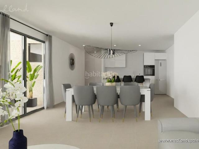 Chalet en venta en Monforte del Cid. Villa de diseño en Alenda Golf con distribución abierta y piscina privada. Chalets Monforte del.