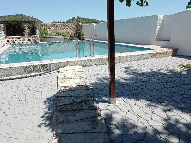 Chalet en venta en Monòver. Espectacular Casa en Monovar de 380 metros con piscina muy bien situada. Chalets.