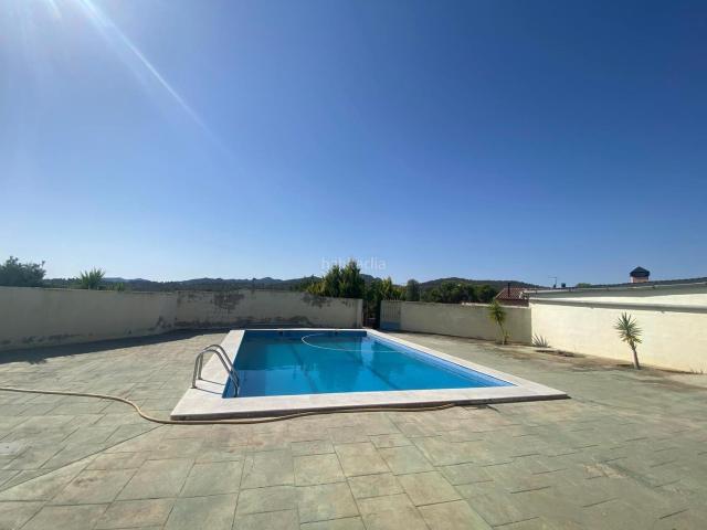 Chalet en venta en Monòver. Finca grande con 170 000 m de terreno vallado. Chalets.