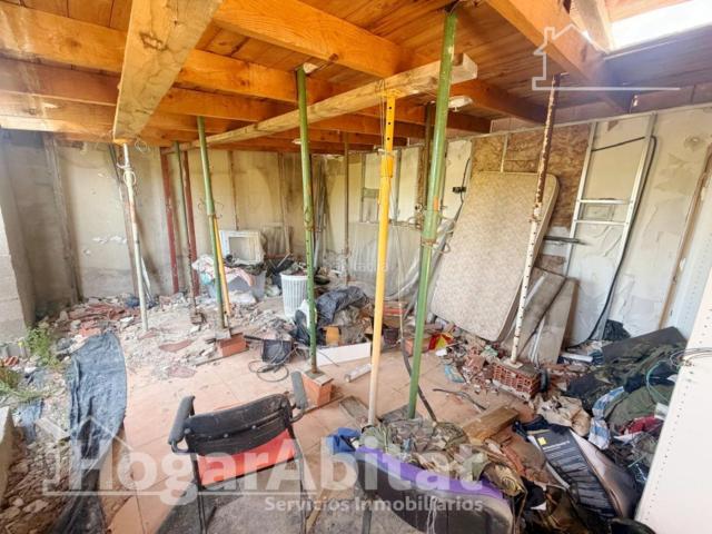Chalet en venta en Monserrat. OPORTUNIDAD DE INVERSIÓN! CHALET RÚSTICO PARA HACER EL HOGAR DE TUS SUEÑOS. Chalets.