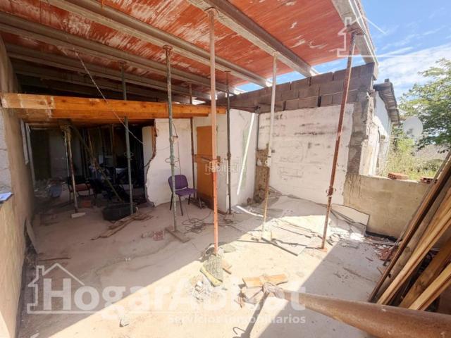 Chalet en venta en Monserrat. OPORTUNIDAD DE INVERSIÓN! CHALET RÚSTICO PARA HACER EL HOGAR DE TUS SUEÑOS. Chalets.