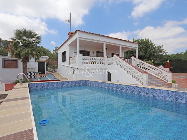 Chalet en venta en Monserrat. Chalet a la venta en suelo rústico en Montserrat, Valencia. Chalets.