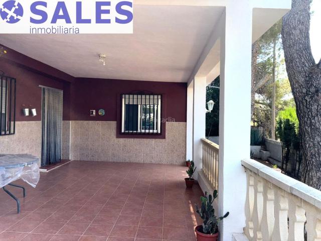Chalet en venta en Monserrat. Chalet en venta en Montserrat, a un paso del pueblo y lleno de encanto. Chalets.