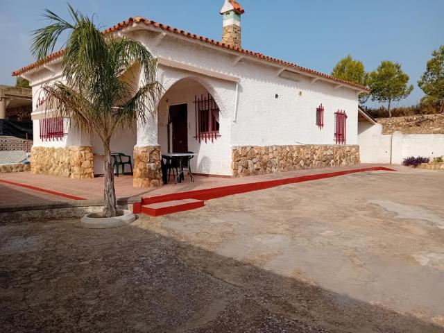 Chalet en venta en Monserrat. Chalets.