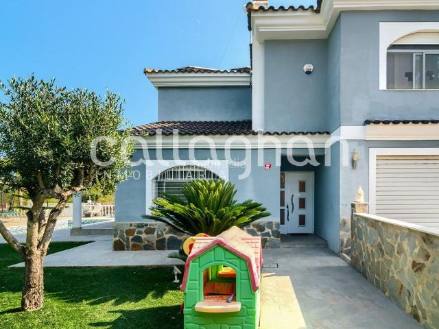 Chalet en venta en Monserrat. Impresionante chalet en Colinas de Venta Cabrera. Chalets.