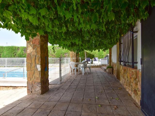 Chalet en venta en Monserrat. La tranquilidad que siempre imaginaste, el hogar que siempre soñaste. Chalets.