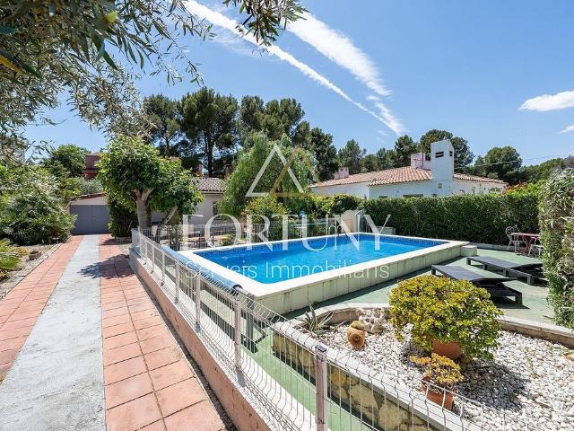 Chalet en venta en avenida De Les Palmeres, Mont Roig del Camp, de 110 m² 3 habitaciones por 309.000