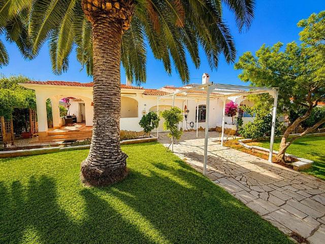 Chalet en venta en Mont Roig del Camp, de 280 m² 5 habitaciones por 579.000