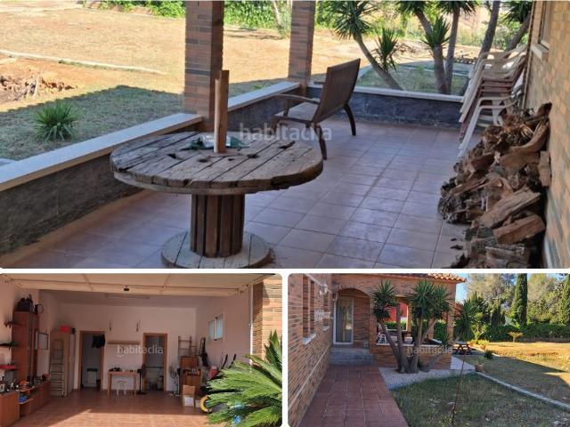 Chalet en venta en Montmell El. Exclusivo chalet de planta baja con jardín privado, garaje y porche, a pocos minutos de la playa. Chalets Montmell.