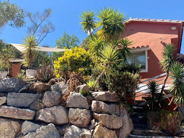Chalet en venta en Montornès del Vallès. ¡Tu refugio a 20 min de Barcelona: Vivir de vacaciones todo el año!. Chalets Montornès del.