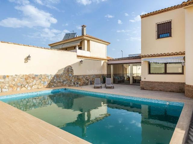 Chalet en venta en Montequinto, Condequinto. Exclusivo chalet con piscina junto al Real Club de Golf de Sevilla!. Chalets.