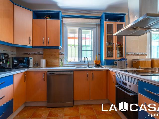 Chalet en venta en Montequinto, Cerros de Montequinto. Casa o chalet independiente en venta en Cerros de Montequinto. Chalets.