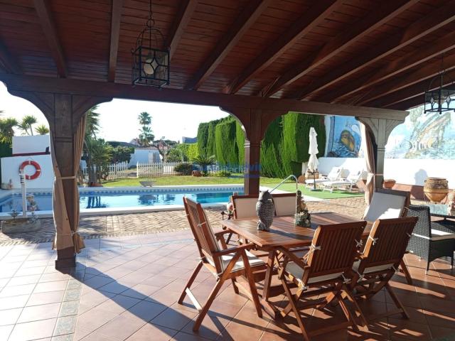 Chalet en venta en Montequinto, Cerros de Montequinto. ESPECTACULAR CHALET INDEPENDIENTE EN LOS CERROS DE MONTEQUINTO. Chalets.