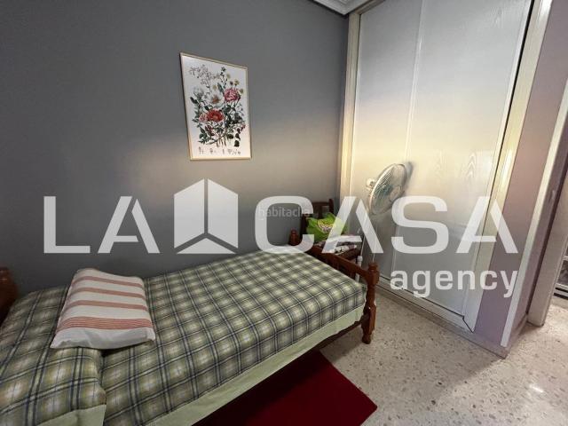 Chalet en venta en Montequinto, Olivar de Quintos. Villa de 151 m con 4 dormitorios y garaje en Dos Hermanas. Chalets.