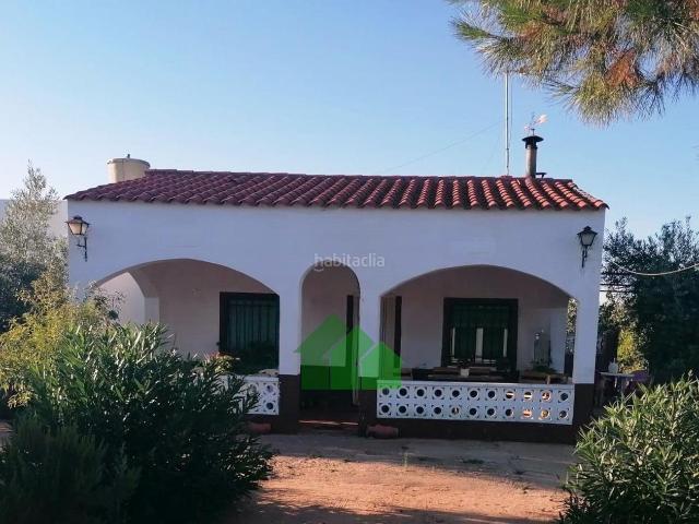 Chalet en venta en Montijo. C777 VENTA DE CASA DE CAMPO HABITABLE CON NAVES AGRICOLAS. LOS ARENALES. MONTIJO. Chalets.