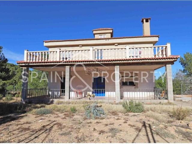 Chalet en venta en Montroi Montroy. Amplia vivienda en suelo rústico con protección forestal, en Montroy. NO FINANCIABLE. Chalets Montroi.