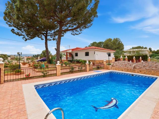 Chalet en venta en Montroi Montroy. Se vende precioso chalet con amplio terreno. Chalets Montroi.