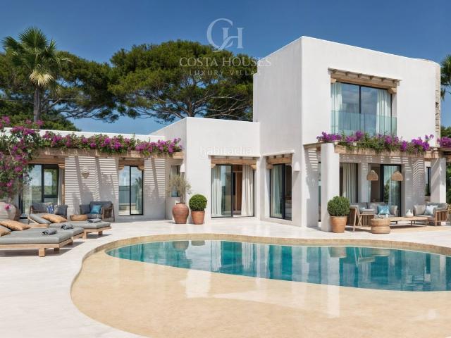 Chalet en venta en Moraira, Benimeit Tabaira. VILLA NAIA HORIZONTE MEDITERRANEO Y ESENCIA IBICENCA EN MORAIRA. Chalets.