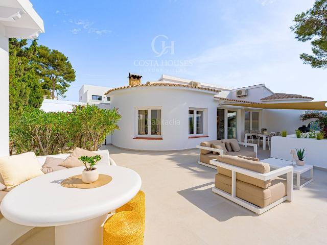 Chalet en venta en Moraira, Benimeit Tabaira. VILLA BRISA MORAIRA MAR, LUZ Y ESENCIA MEDITERRANEA EN LA SABATERA. Chalets.