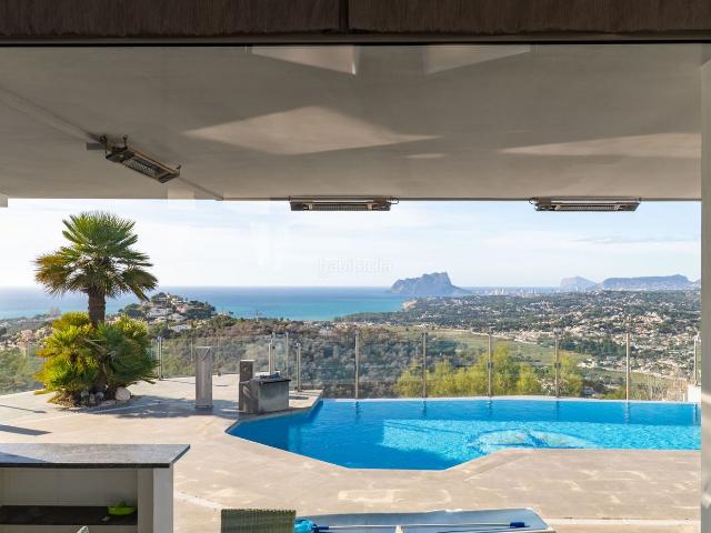Chalet en venta en Moraira, Casco Urbano. Oportunidad de inversión Villa en venta en Moraira con vistas al mar. Chalets.