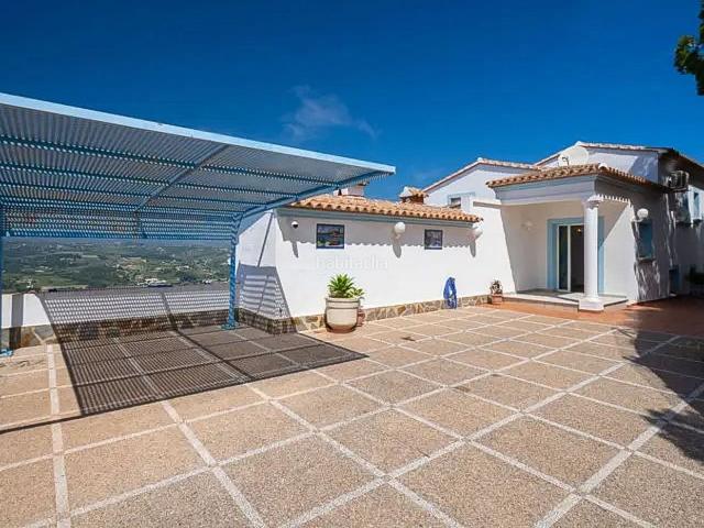 Chalet en venta en Moraira, Casco Urbano. Villa con vistas panorámicas al mar y centro de bienestar en Moraira. Chalets.