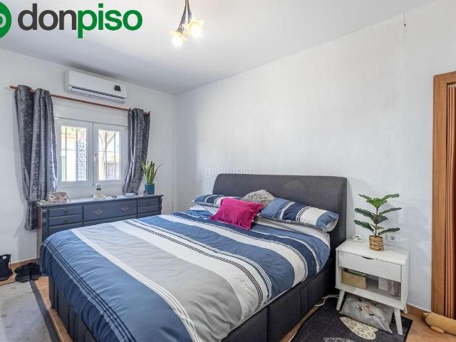 Chalet en venta en Moraleda de Zafayona. Una Oportunidad Única en el Corazón de la Provincia de Granada Tres Villas Independientes en una Parcela Soleada con Orientación S. Chalets Moraleda de.