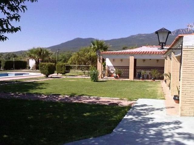 Chalet en venta en Moratalla. El Reino Escondido entre Olivos Una Finca que Cuenta su Propia Historia. Chalets.