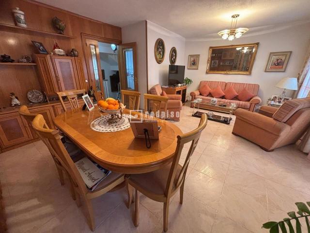 Chalet en venta en Móstoles, El Soto. Oportunidad única en Móstoles! Chalet adosado en la exclusiva zona del Soto. Chalets.