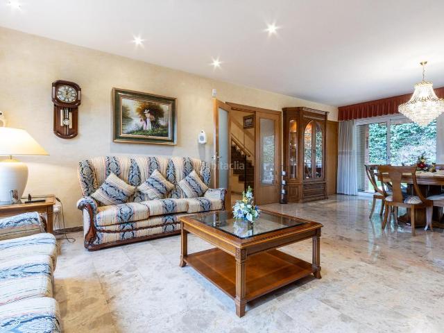Chalet en venta en Matadepera. REF. M1144. CASA CON PISCINA EN CAN PRAT DE MATADEPERA. Chalets.