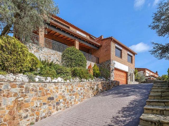 Chalet en venta en Matadepera, de 430 m² 5 habitaciones por 745.000