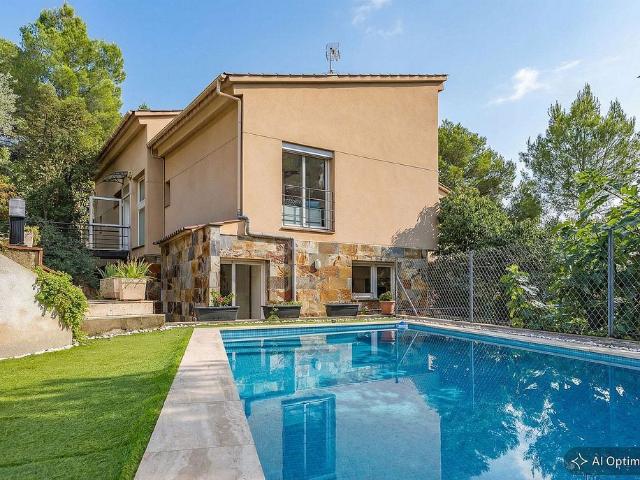 Chalet en venta en Matadepera, de 495 m² 6 habitaciones por 759.000