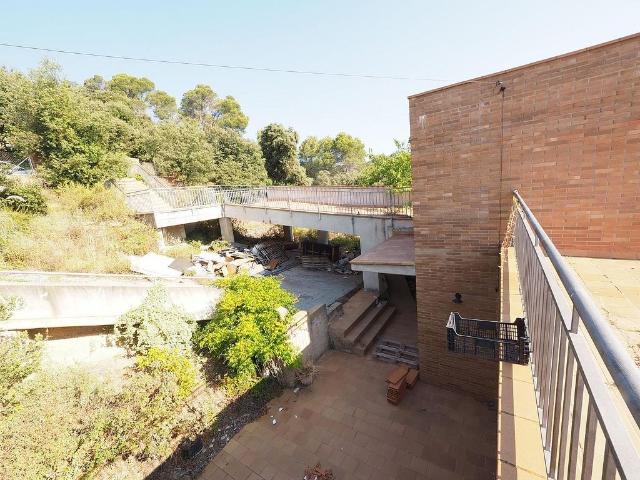 Chalet en venta en Matadepera, de 277 m² 4 habitaciones por 369.000