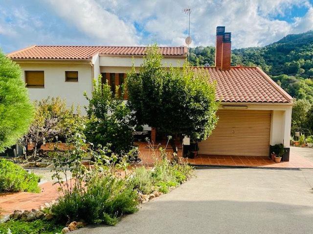 Chalet en venta en Matadepera, de 300 m² 10 habitaciones por 590.000
