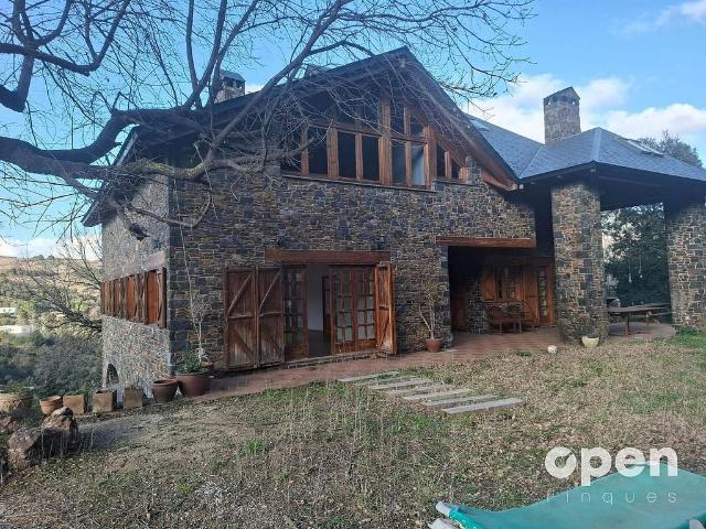 Chalet en venta en Matadepera, de 381 m² 5 habitaciones por 595.000