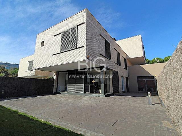 Chalet en venta en Mataró, de 152 m² 4 habitaciones por 705.000