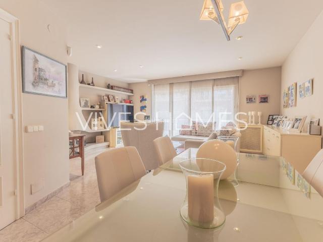 Chalet en venta en Mataró, Vista Alegre. CasaChalet en venta en Mataró. Chalets.
