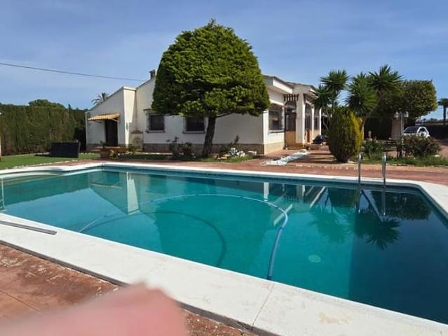 Chalet en venta en Matola, Alicante