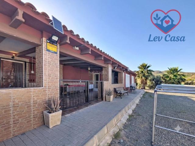 Chalet en venta en Mazarrón, Mazarrón Casco Urbano. Chalet en venta en Leiva, Mazarrón Piscina Parcela de 4.000 m2 Reformado 4 dormitorios. Chalets.