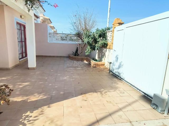 Chalet en venta en Mazarrón, Pescadores. Chalet adosado de esquina con gran parcela, porche y parking privado. Chalets.